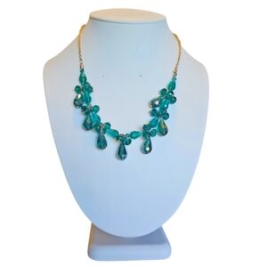 Vintage Natural Green Andara Crystal Teardrop Gold Tone Necklace.